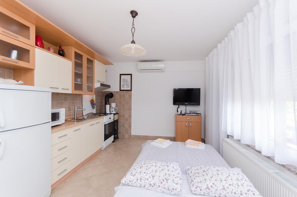 Apartment Zorka Medveja Exterior photo